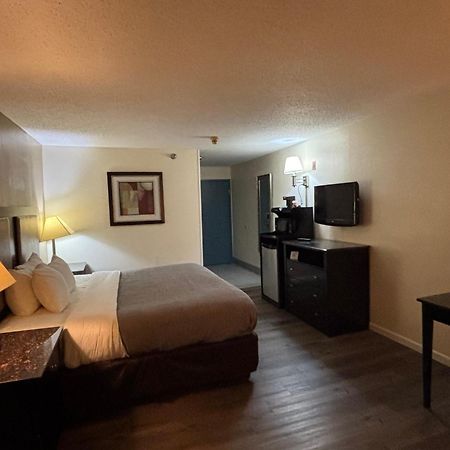 Quality Inn & Suites Woodstock Near Lake Geneva エクステリア 写真