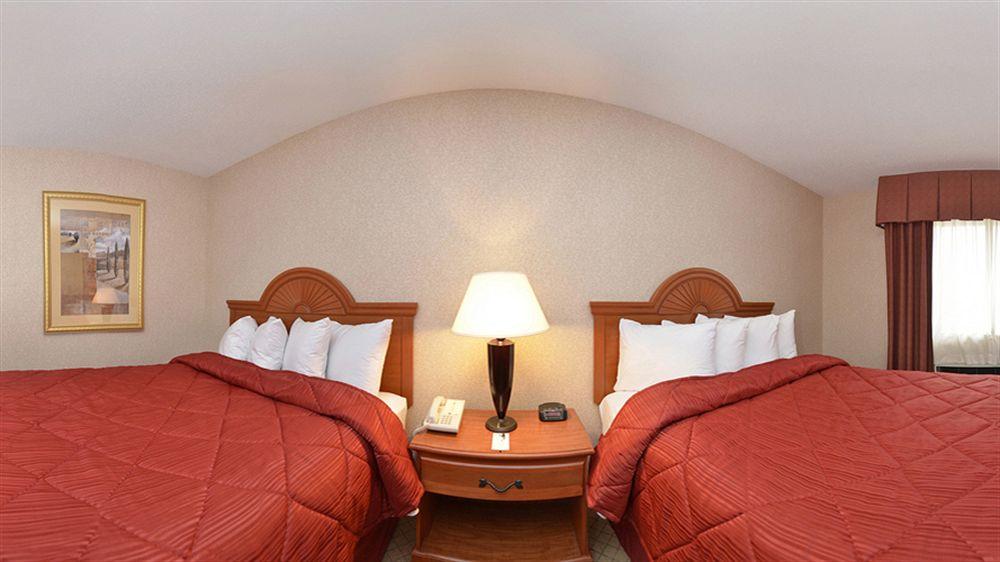 Quality Inn & Suites Woodstock Near Lake Geneva エクステリア 写真