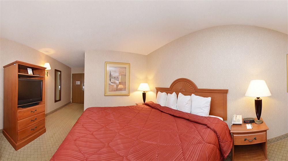 Quality Inn & Suites Woodstock Near Lake Geneva エクステリア 写真