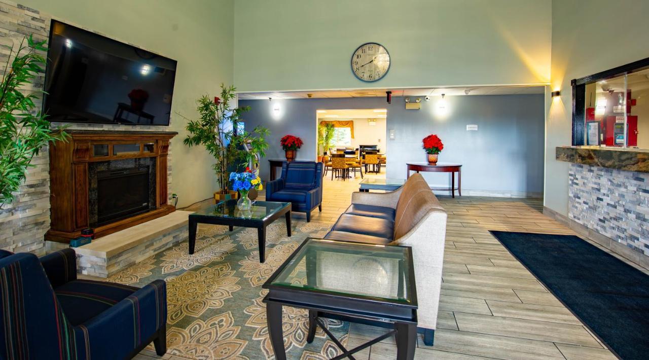 Quality Inn & Suites Woodstock Near Lake Geneva エクステリア 写真