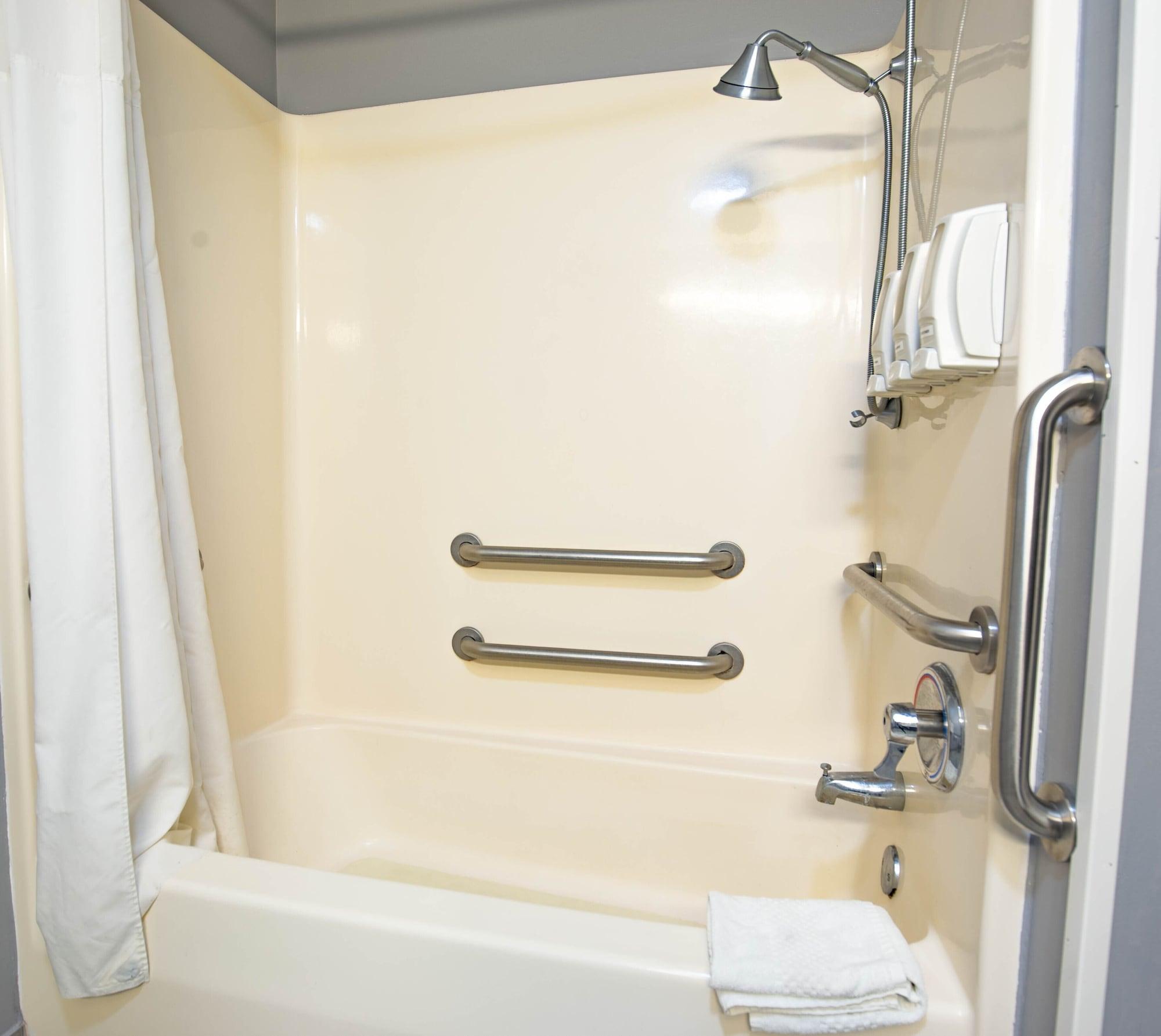 Quality Inn & Suites Woodstock Near Lake Geneva エクステリア 写真