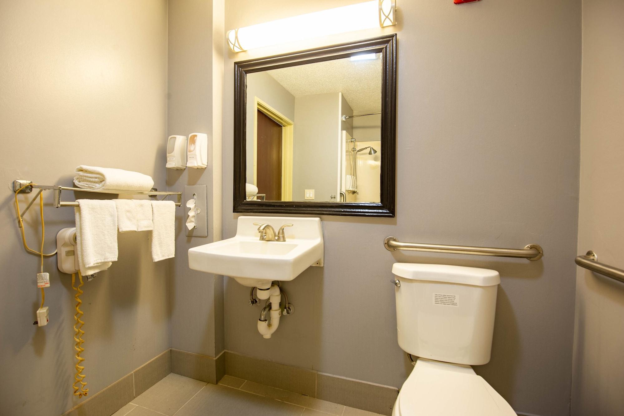 Quality Inn & Suites Woodstock Near Lake Geneva エクステリア 写真