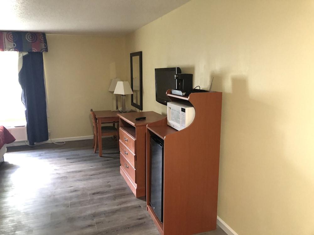 Quality Inn & Suites Woodstock Near Lake Geneva エクステリア 写真