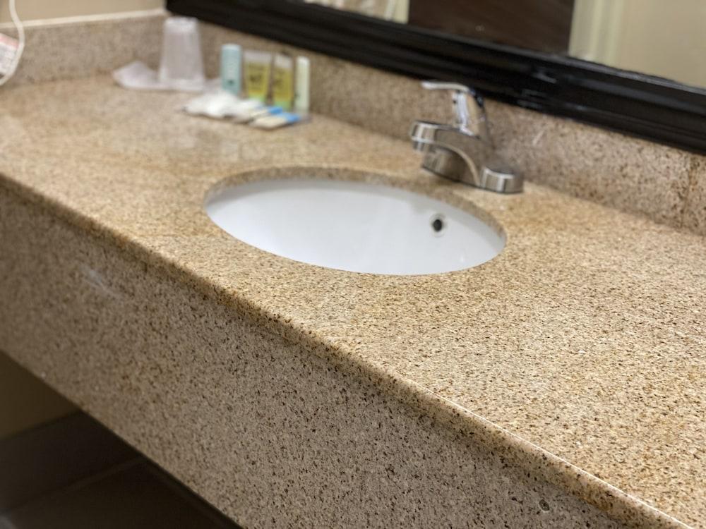 Quality Inn & Suites Woodstock Near Lake Geneva エクステリア 写真