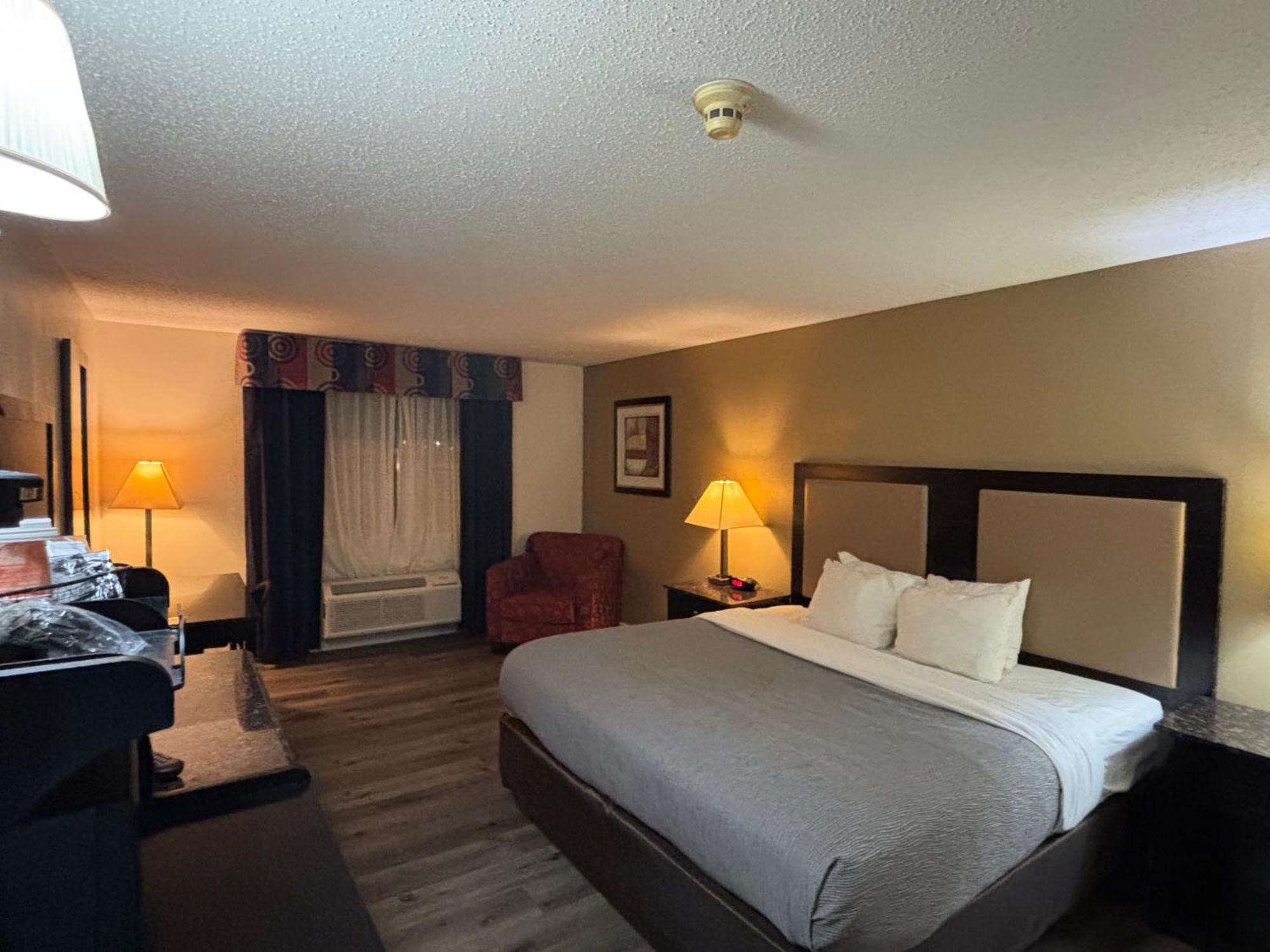 Quality Inn & Suites Woodstock Near Lake Geneva エクステリア 写真