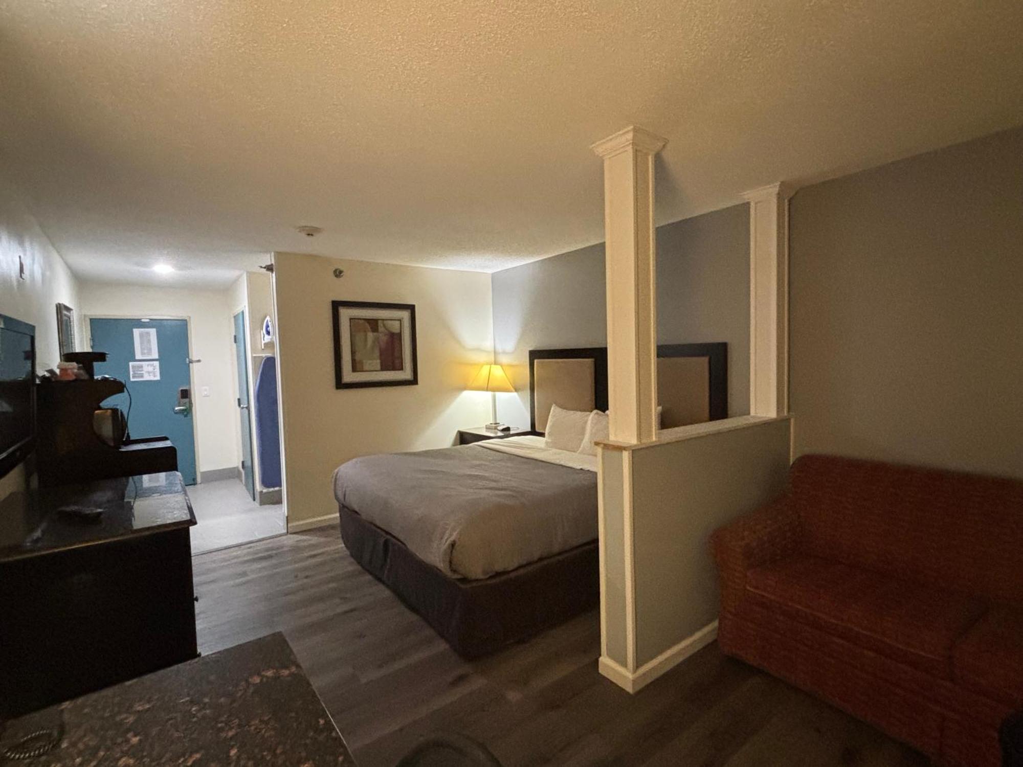Quality Inn & Suites Woodstock Near Lake Geneva エクステリア 写真