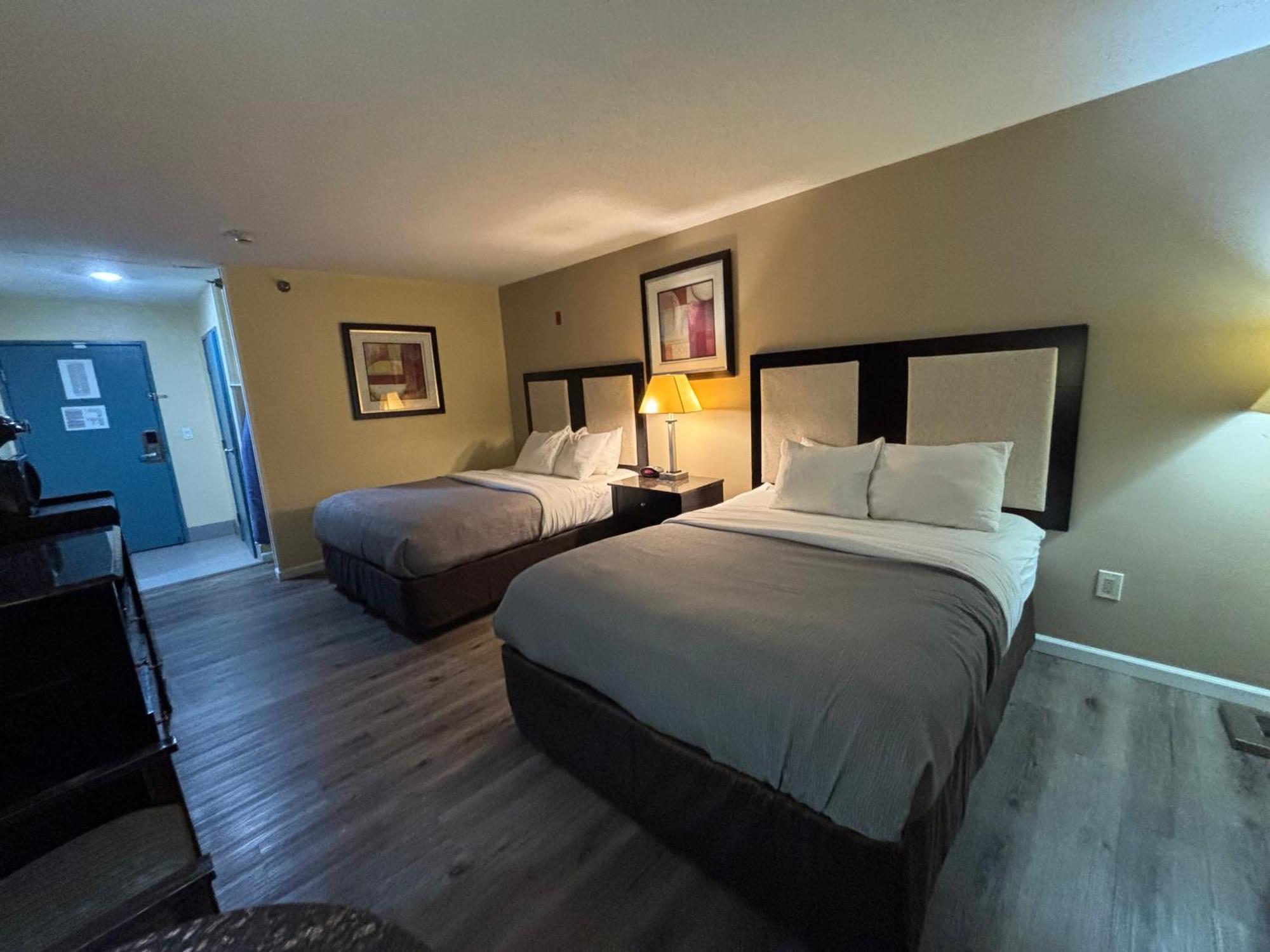 Quality Inn & Suites Woodstock Near Lake Geneva エクステリア 写真