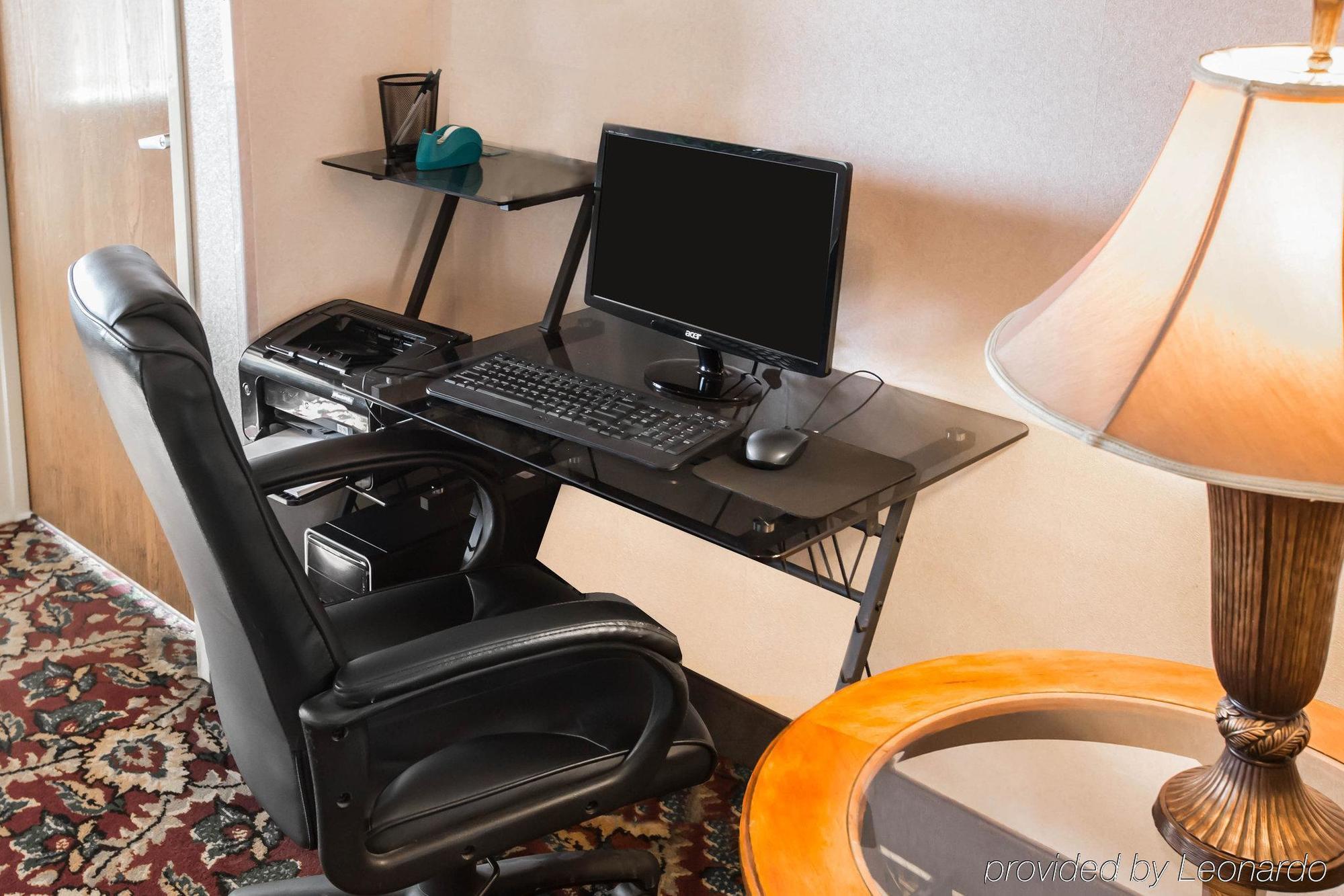 Quality Inn & Suites Woodstock Near Lake Geneva エクステリア 写真