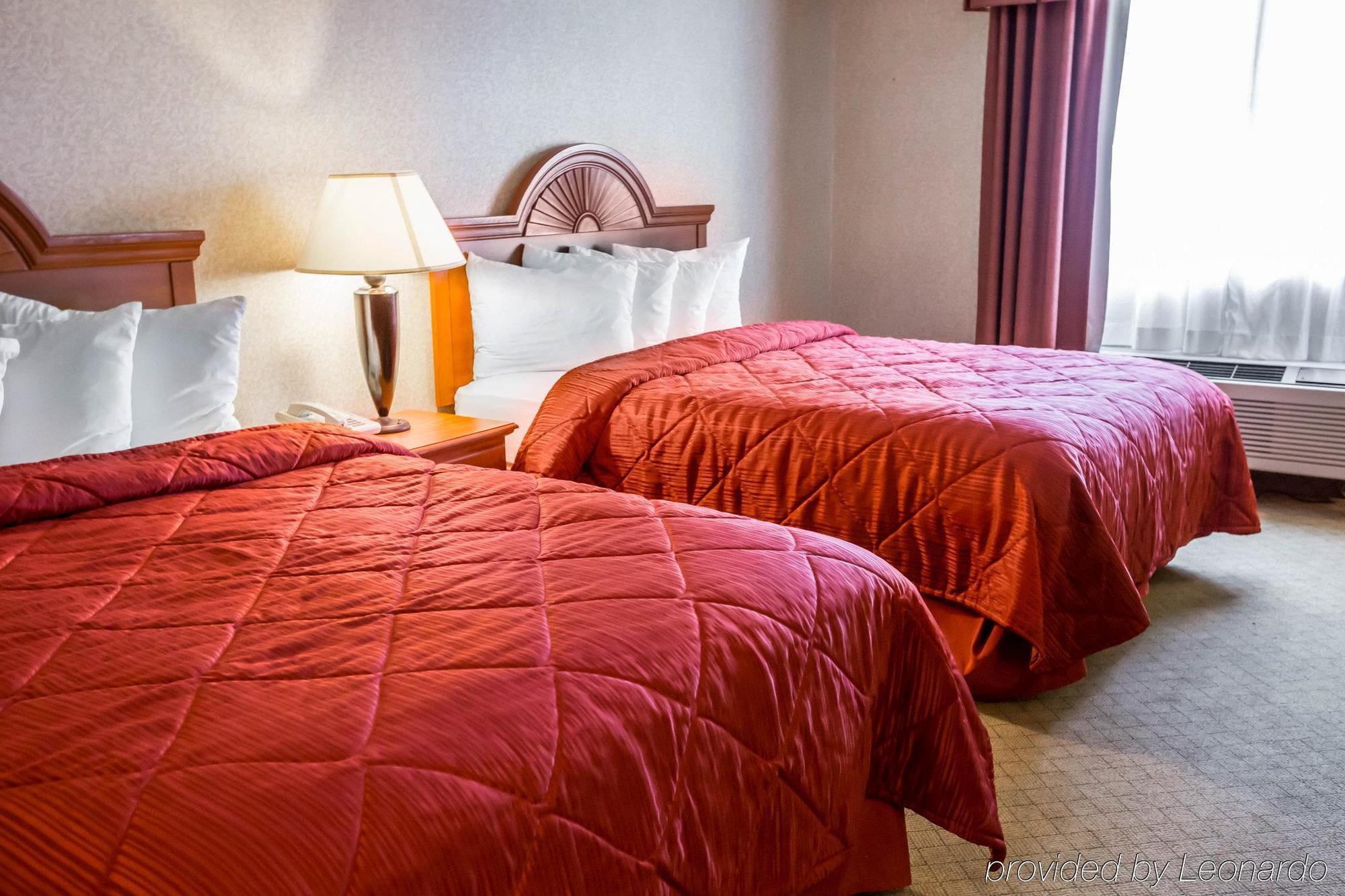 Quality Inn & Suites Woodstock Near Lake Geneva エクステリア 写真