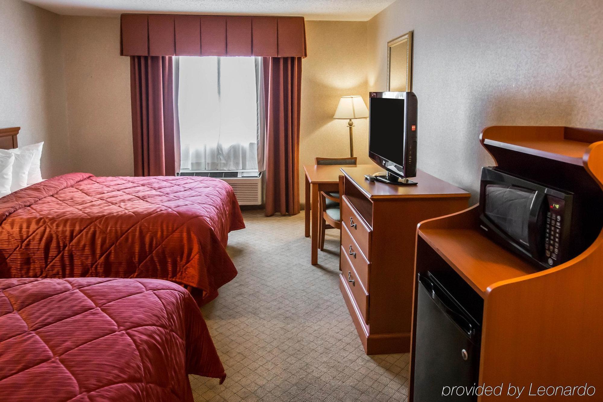Quality Inn & Suites Woodstock Near Lake Geneva エクステリア 写真