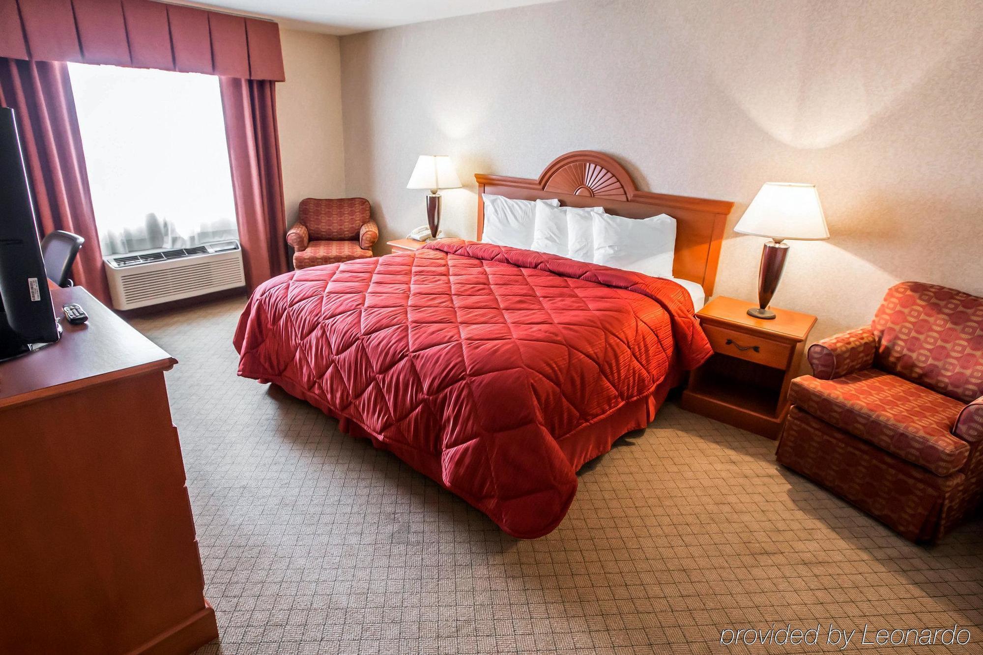 Quality Inn & Suites Woodstock Near Lake Geneva エクステリア 写真