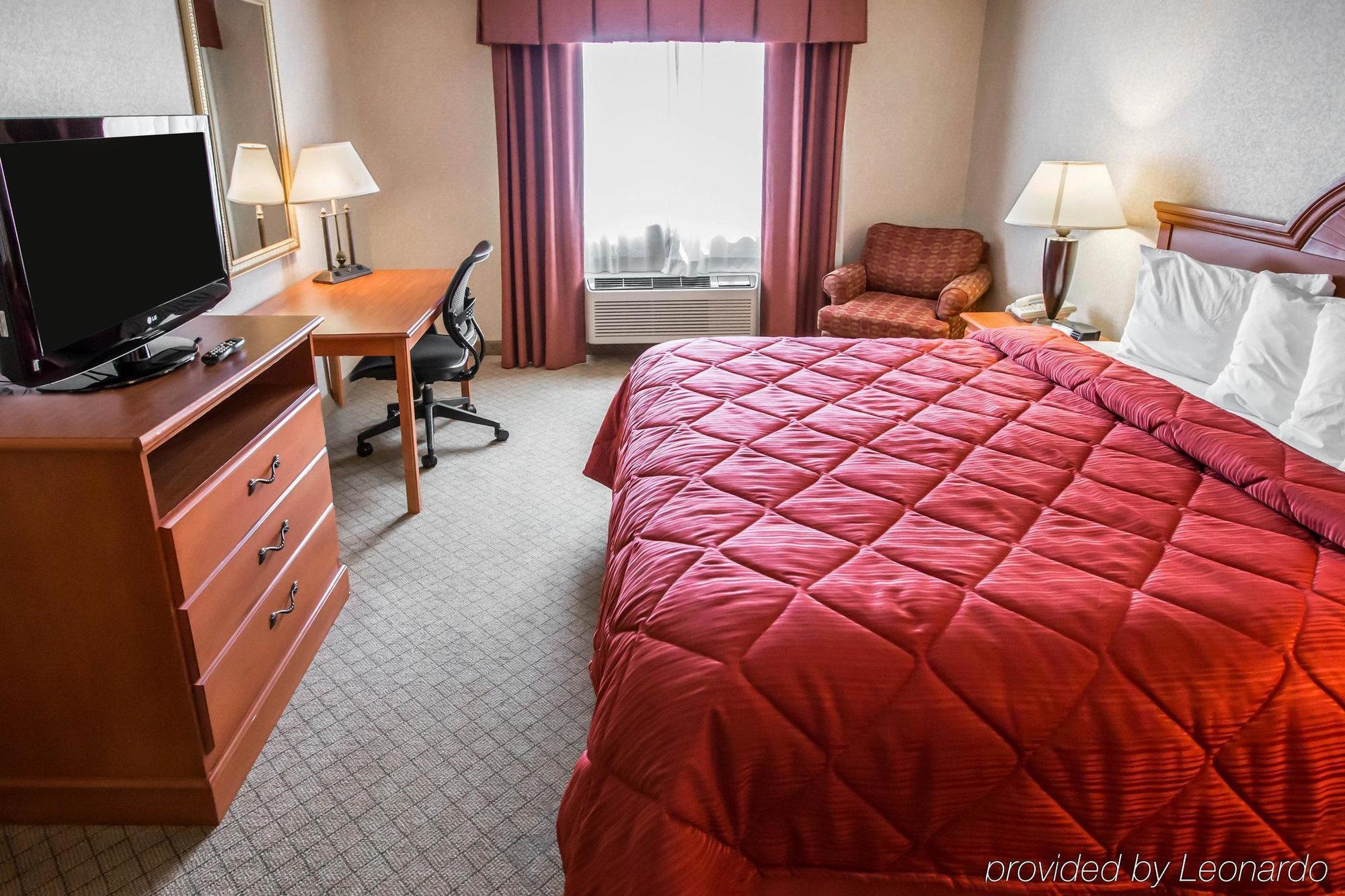 Quality Inn & Suites Woodstock Near Lake Geneva エクステリア 写真
