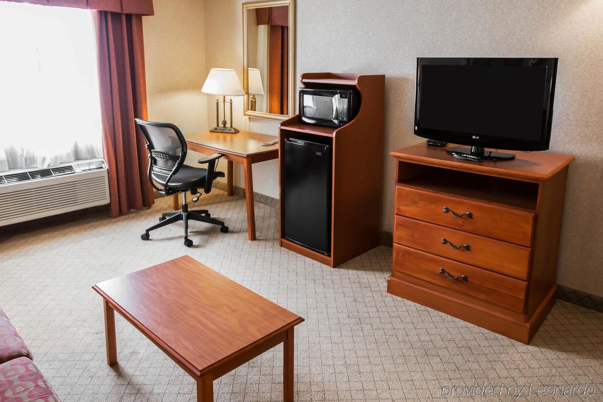 Quality Inn & Suites Woodstock Near Lake Geneva エクステリア 写真