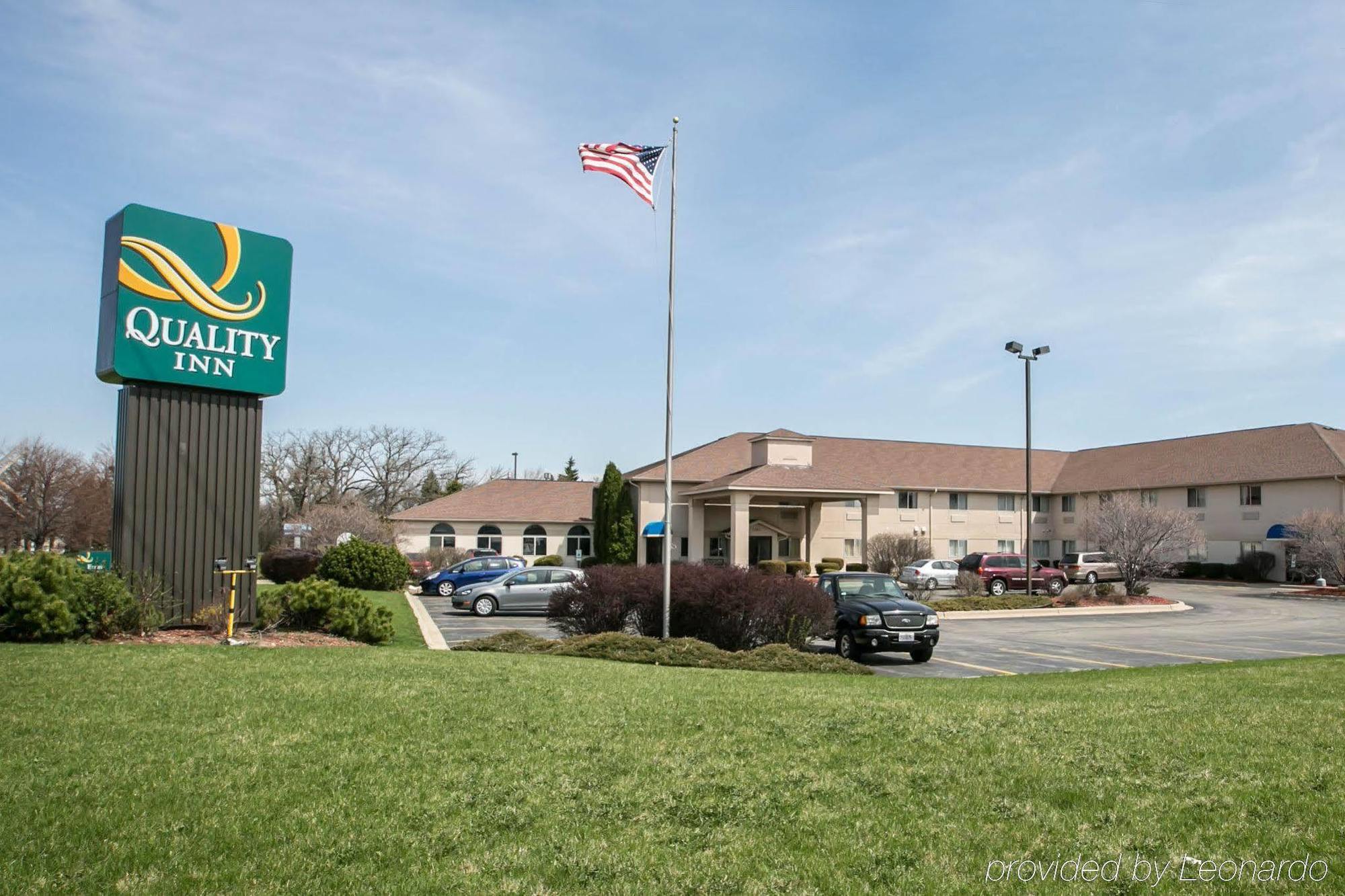 Quality Inn & Suites Woodstock Near Lake Geneva エクステリア 写真