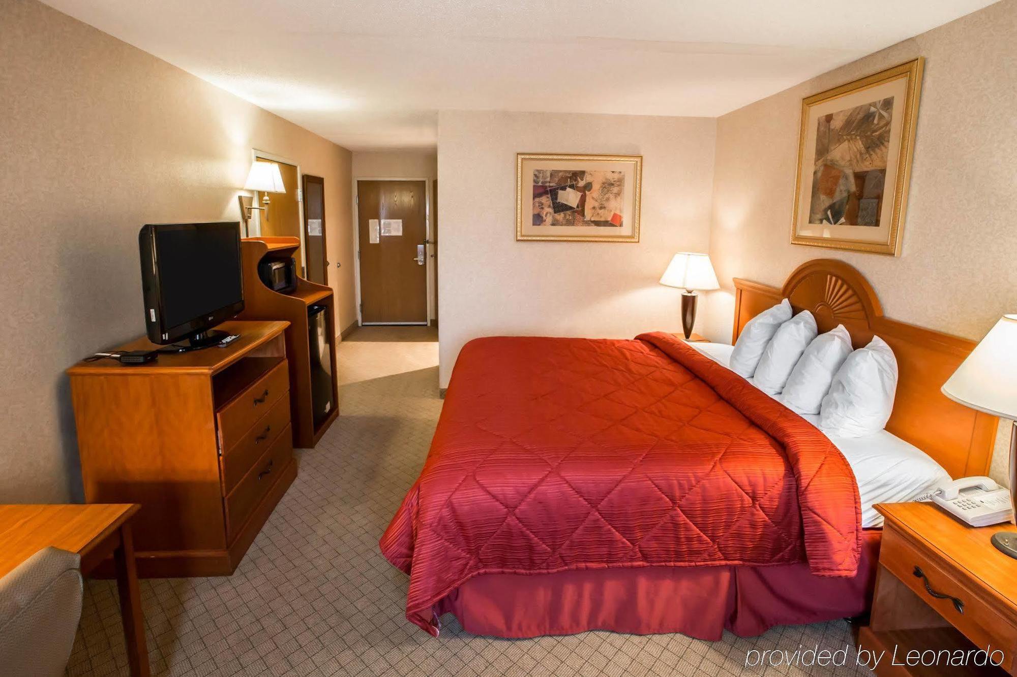 Quality Inn & Suites Woodstock Near Lake Geneva エクステリア 写真