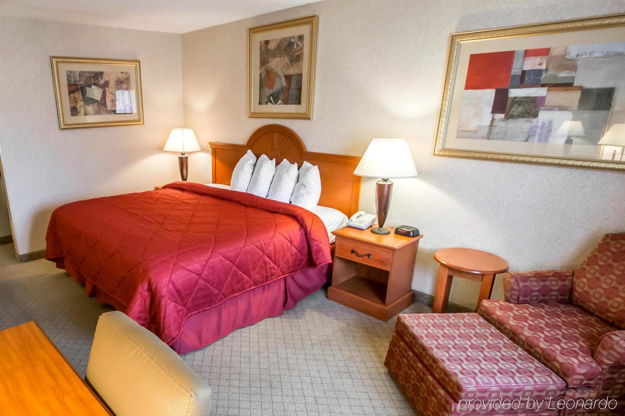 Quality Inn & Suites Woodstock Near Lake Geneva エクステリア 写真