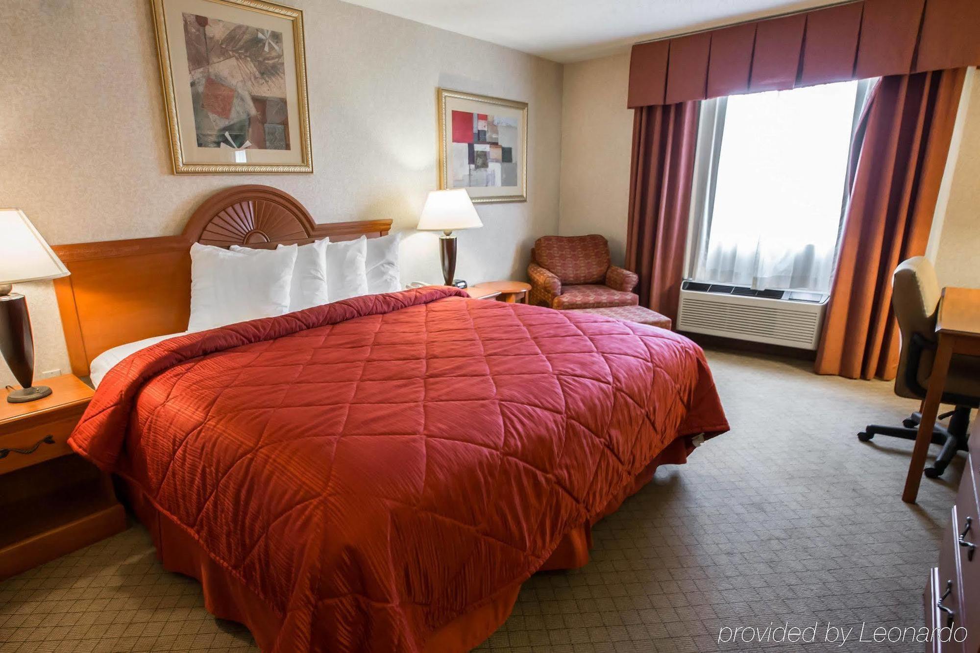 Quality Inn & Suites Woodstock Near Lake Geneva エクステリア 写真