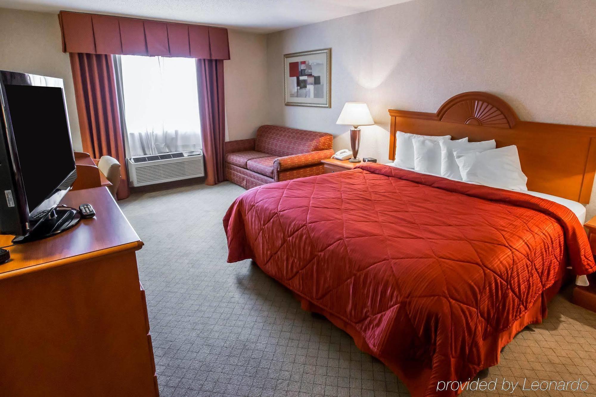 Quality Inn & Suites Woodstock Near Lake Geneva エクステリア 写真