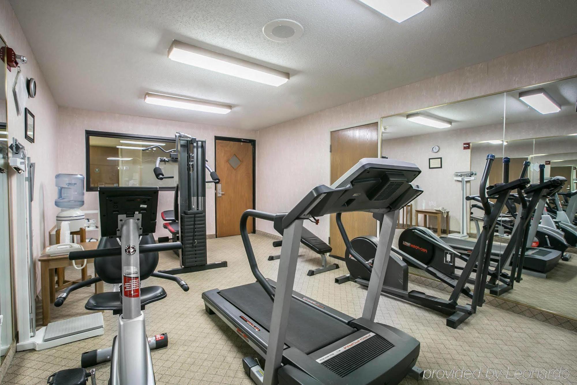Quality Inn & Suites Woodstock Near Lake Geneva エクステリア 写真