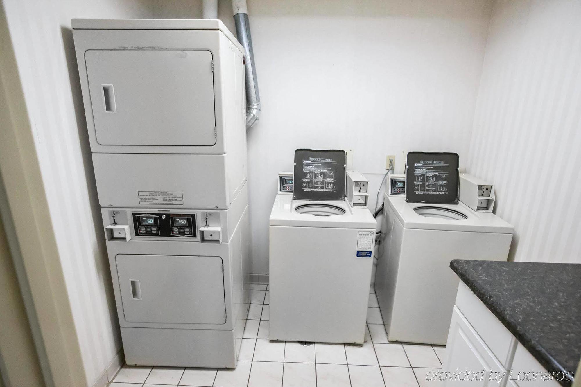 Quality Inn & Suites Woodstock Near Lake Geneva エクステリア 写真