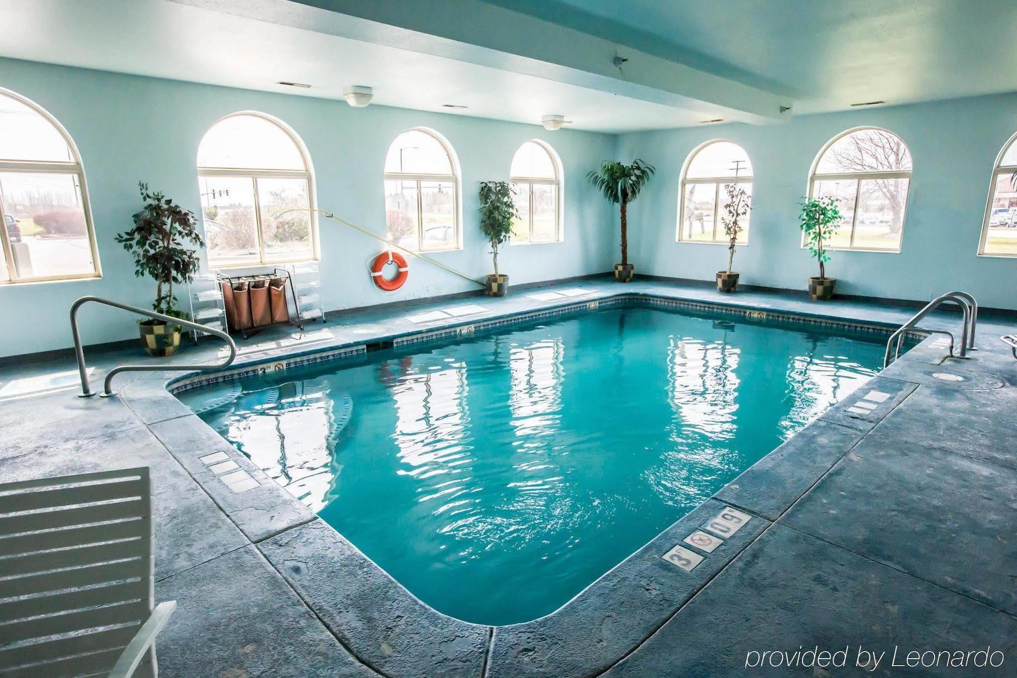Quality Inn & Suites Woodstock Near Lake Geneva エクステリア 写真