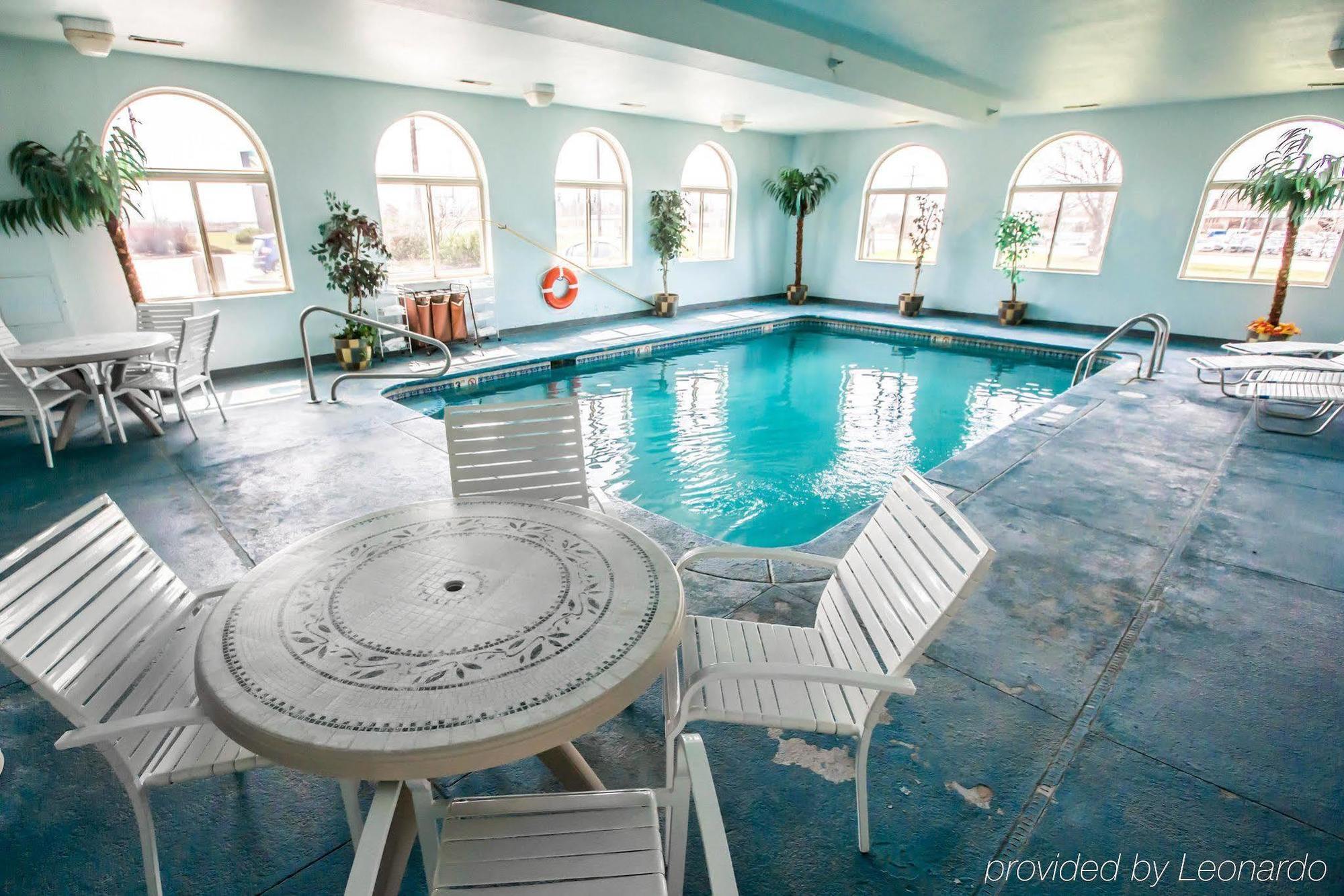 Quality Inn & Suites Woodstock Near Lake Geneva エクステリア 写真
