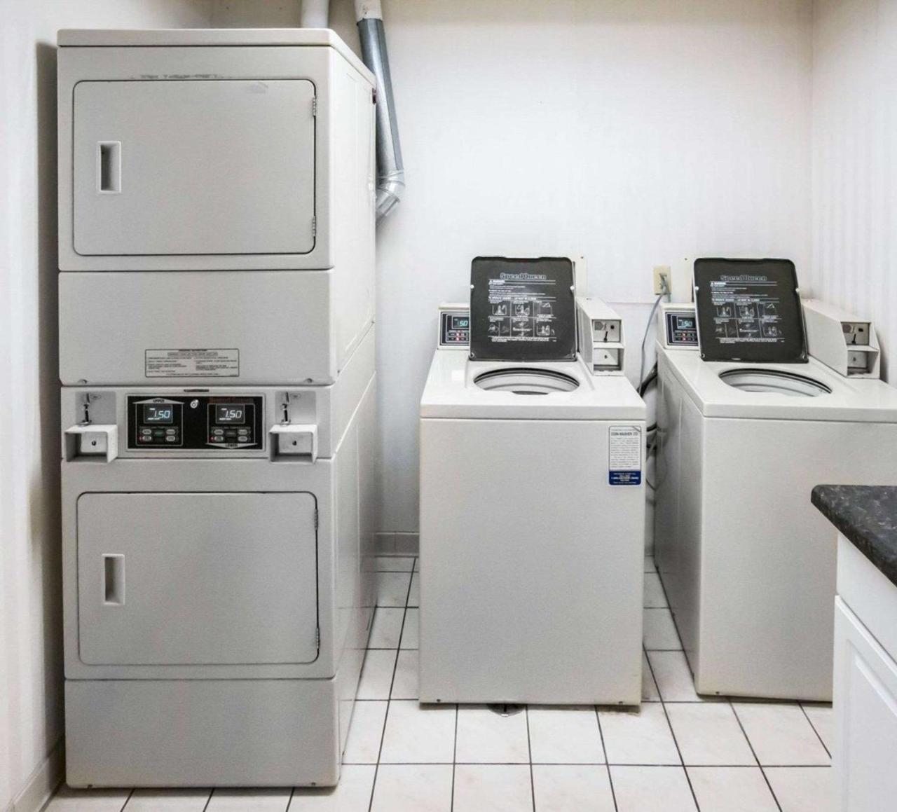 Quality Inn & Suites Woodstock Near Lake Geneva エクステリア 写真