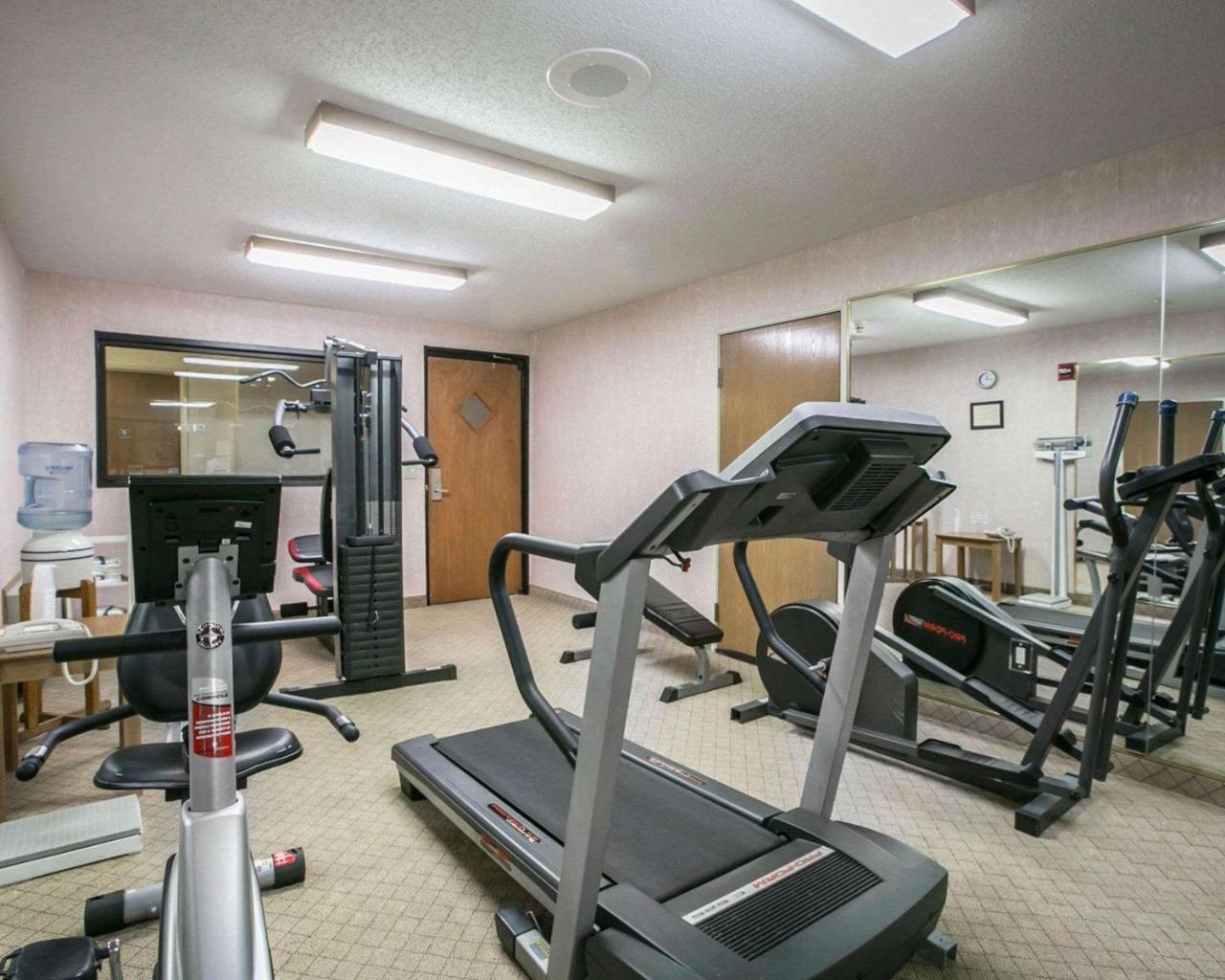 Quality Inn & Suites Woodstock Near Lake Geneva エクステリア 写真